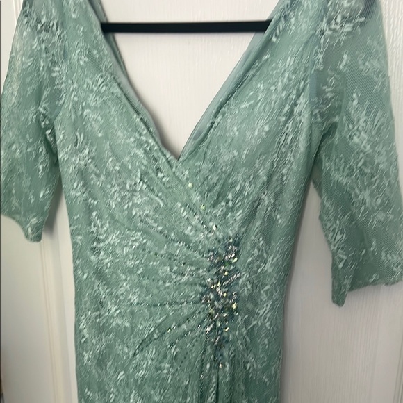 Elegant Green Lace Evening Gown, Mother of Bride or Mother of Groom NWT - Picture 2 of 6